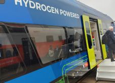 Hidrogénvonatokat akar a kormány bármi áron