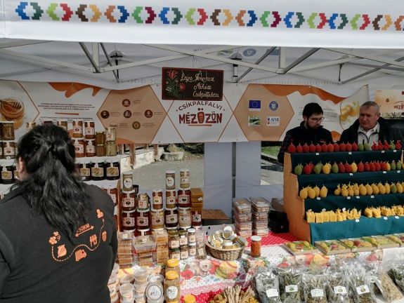 Hargita megye: a méztermés jónak bizonyult, de az árakkal nincsenek megelégedve a méhészek