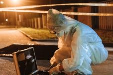 Meggyilkoltak egy nőt, a munkatársát gyanúsítják