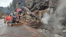 Munkagépek dolgoznak a Maros völgyében