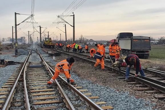 Több hónapos késéssel újraindult a vasúti közlekedés Nagyszeben és Kiskapus között