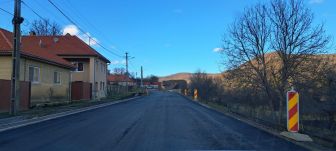 Két helyszínen is aszfaltozáshoz ért az útépítés Hargita megyében