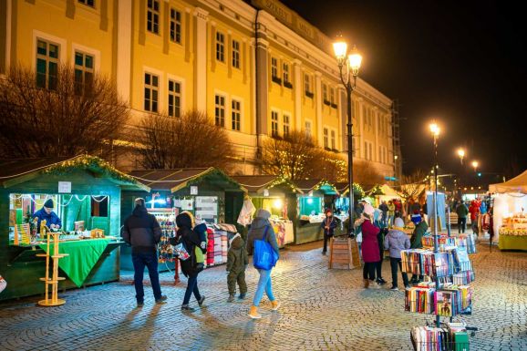 Karácsonyi vásár Sepsiszentgyörgyön: vásárfia, kultúrcsemege és látványdisznóvágás