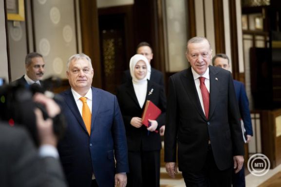 A békéről tárgyal Orbán Viktor Törökországban