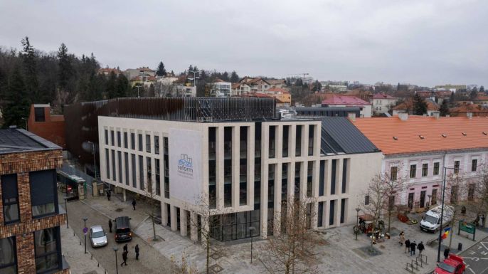 Felavatták a Református Egyház Nyugdíjintézetének parkolóházát Kolozsváron