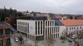 Felavatták a Református Egyház Nyugdíjintézetének parkolóházát Kolozsváron