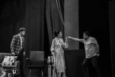 Kacagással zárni az évet: vígjátékot mutat be az Udvartér Színház