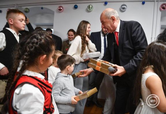 Sulyok Tamás: példaértékű munkát végez Csaba testvér az általa alapított gyermekotthonokban