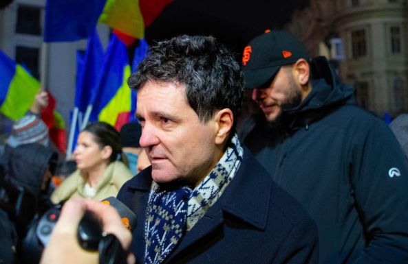 Helyezkedések: Crin Antonescu visszatérne, Nicușor Dan államfő lenne