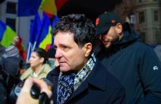 Helyezkedések: Crin Antonescu visszatérne, Nicușor Dan államfő lenne