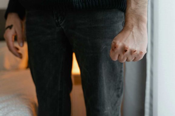 Négy tinédzser ellen indult nyomozás: egy fiatalemberre támadtak