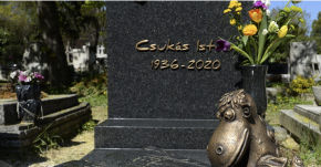 Ellopták Csukás István síremlékéről a Süsü, a sárkány szobrot