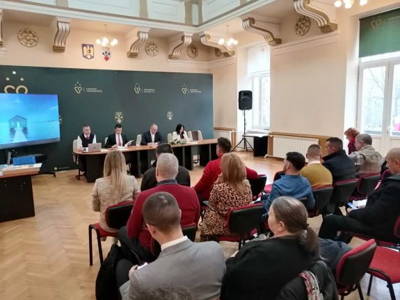 Önkormányzati ülés Csíkszeredában: ünnepi hangulatban fontos döntések születtek
