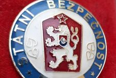 A besúgó nem vész el, csak átalakul? – Kérdőjelek és felkiáltójelek egy kibeszéletlen témáról