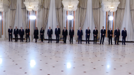 Letette a hivatali esküt a kormány, Iohannis szerint a románok stabilitást és megoldásokat várnak