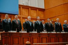 Bizalmat szavazott a parlament a Ciolacu 2 kormánynak