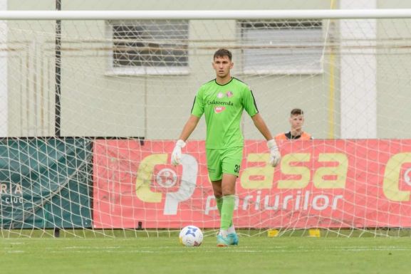 „Hamar beilleszkedtem a csapatba” – elszántan védi az FK kapuját a gyergyóremetei Simon Máté