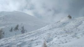 Lavinaveszély a Bucsecs-hegységben: a mentők azt tanácsolják a síelőknek, hogy ne hagyják el a kijelölt pályákat