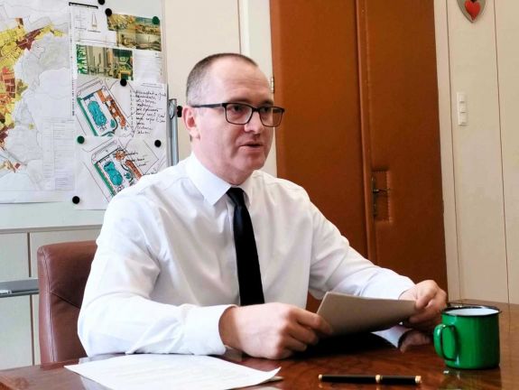 Jól vizsgázott Csíkszereda a szuperválasztási évben – Korodi Attila évértékelőjén jártunk