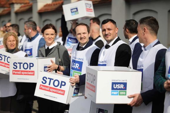 Referendumot kér a jobboldali szövetség a különnyugdíjak eltörléséről