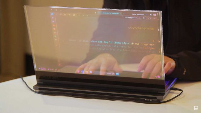 Átlátszó laptopon dolgozik a Lenovo: meg is van az első prototípus