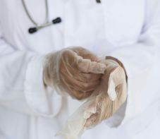 Négy éven át lopott a betegektől egy kórházi asszisztensnő