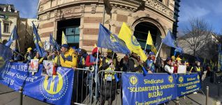 Sztrájkőrséget állnak a kórházak előtt az egészségügyi alkalmazottak – a tevékenységet egyelőre nem szakítják meg