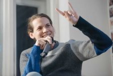 „Atlasz vállán most már világít a hold” – Interjú Nagy Zalán költővel