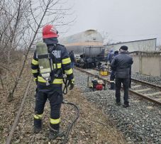 Egy nap alatt nem sikerült visszahelyezni a sínekre a propángázt szállító kisiklott vagont