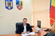 FRISSÍTVE – Hatósági felügyelet alá helyezték a kenőpénz elfogadásával gyanúsított megyei tanácselnököt