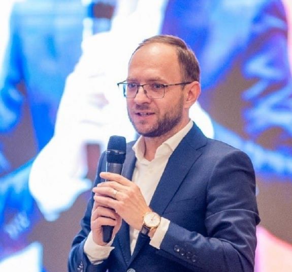 Szappanopera: a megcsalt férj jelentette fel a polgármestert