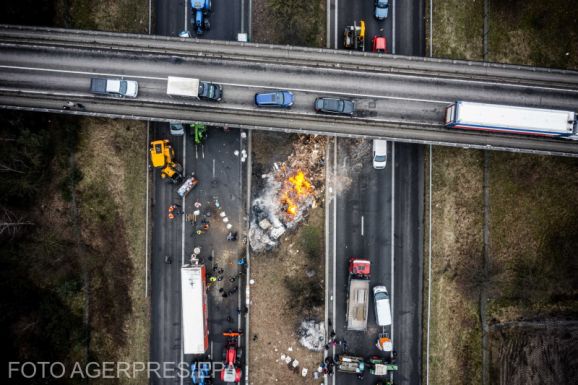 Nem csitul a gazdák elégedetlensége: átjárhatatlanná tették a belga–holland határokat