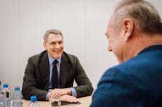 Repülőtérfejlesztés és a vállalkozói szféra támogatási lehetőségei – Marosvásárhelyen járt  Lázár János