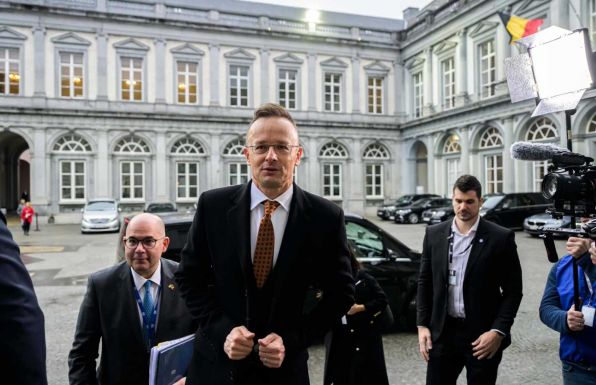 A jemeni húszi lázadók terrorszervezetté nyilvánítását kezdeményezte az EU-nál Szijjártó Péter