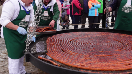 150 méteres kolbászt sütöttek a tizenegyedik Csíkszentmiklósi Kolbászfesztiválon