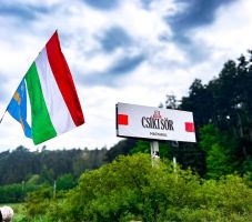 Sokba került a gyorshajtás – nincs már magyar diplomataútlevele a Csíki Sör tulajdonosának