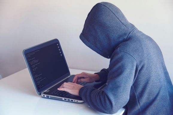 Tippek a zsaruktól: így kerüljük el az online átveréseket