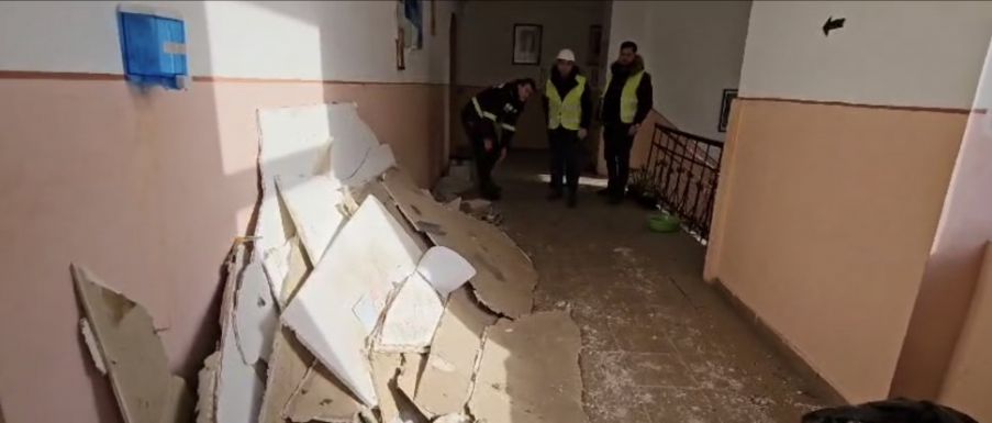 A polgármester szerint a huzat miatt omlott be a Szeben megyei iskola mennyezete