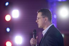 USR: a választások helyett két kormánypártot kellene összevonni