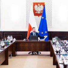 Radikalizálódik Lengyelország: háborúra készül az oroszokkal