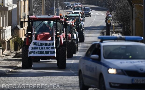 Teljesen lezárták a forgalmat a giurgiui vámnál a tiltakozó bolgár gazdák