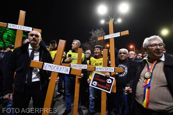 Botrány az AUR házatáján – szertefoszlik a jól működő pártgépezet mítosza