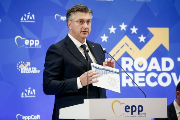 Horvátország fontolgatja a sorkatonai szolgálat újbóli bevezetését