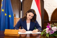 Hivatalosan is benyújtotta lemondását Novák Katalin