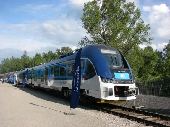 Elúszhat az elektromos vonatokra szánt uniós pénz is