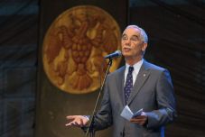 Balog Zoltán bocsánatot kért, titkos szavazáson döntöttek sorsáról