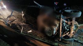 Kivilágítatlan lovas szekérbe rohant egy autó