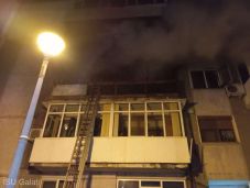 Kigyúlt egy tömbház, a lakók kimenekültek (VIDEÓ) 