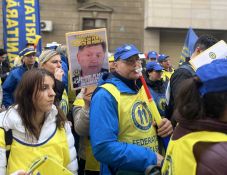 Béremelést követelnek, tüntetnek csütörtökön az egészségügyi dolgozók