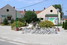 Iskolát újítanak és elektromos mikrobuszt vásárolnak Kémeren